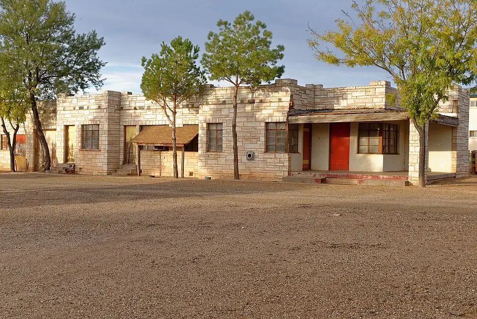 The Cactus Motor Lodge sign before it was removed in 2018