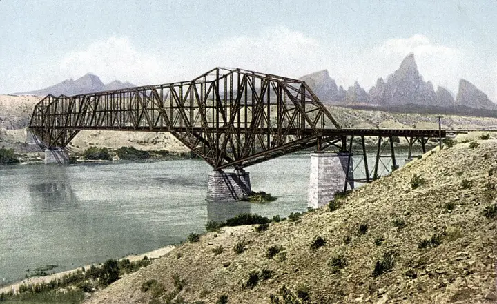Early-1900s postcard of the Red Rock cantilever bridge over the Colorado River